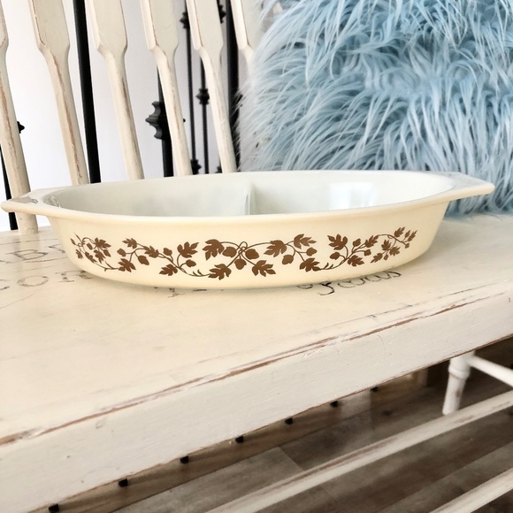 Pyrex, Vintage, Golden Acorn, Oak Leaf, Pattern 1.5 Qt, Divided, Casserole Dish - Picture 1 of 8